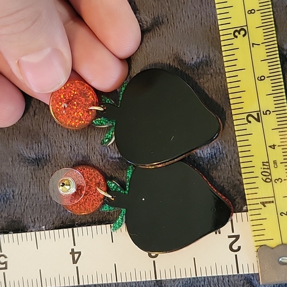 🤎 Glitter Strawberry Drop Earrings - Picture 5 of 7